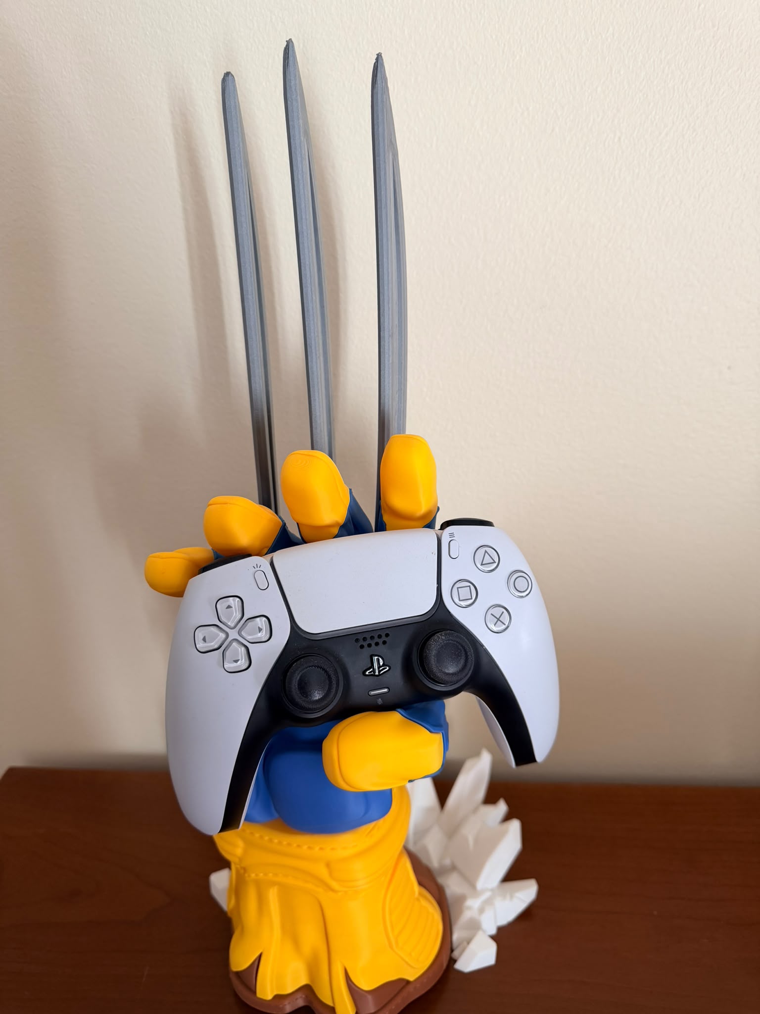 Suporte para Comandos Mão do Wolverine | Organizador Gaming