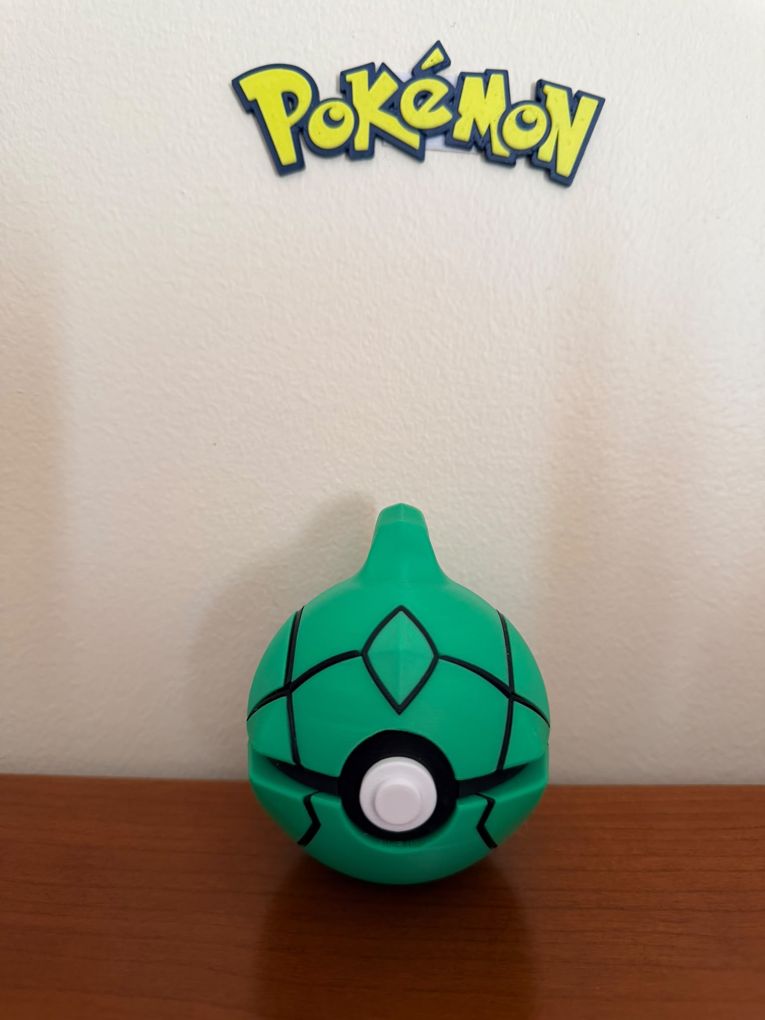 Pokébola Personalizada Inspirada no Metapod Nº 0011 | Peça Decorativa