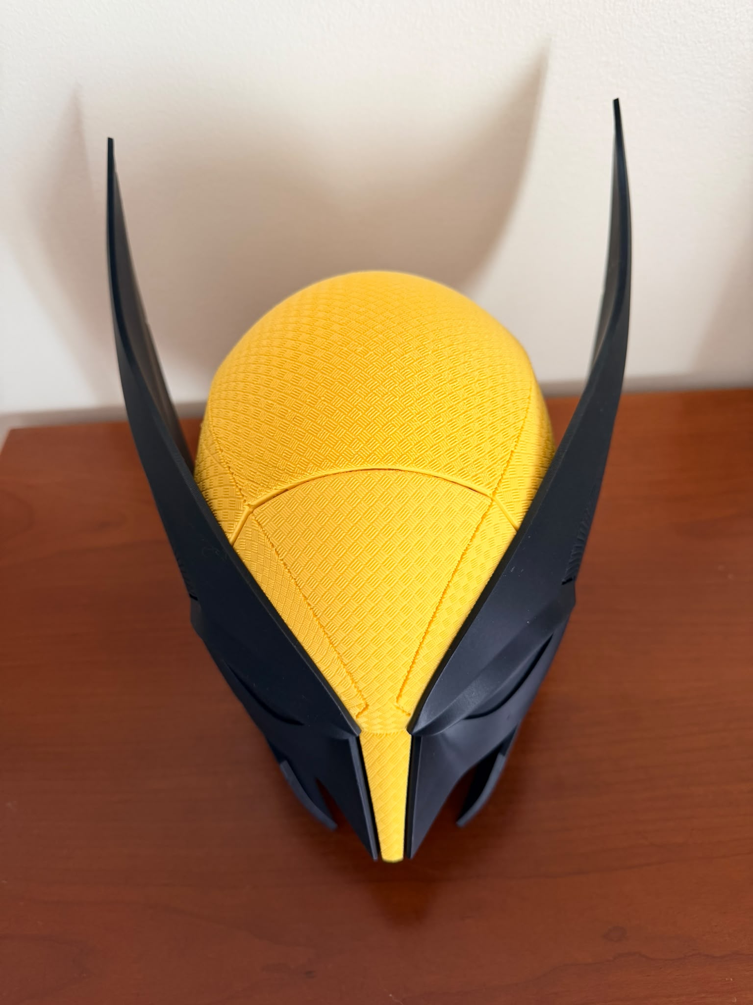 Capacete Wolverine em Tamanho Real com Ímanes | Réplica para Exposição e Cosplay